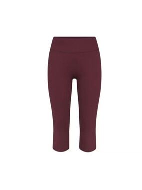 RARE SKIMS NIKE MATTE CROP 17” LEGGINGS CURRANT XS